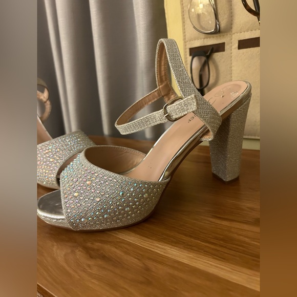 Shoes - Picture 4 of 4